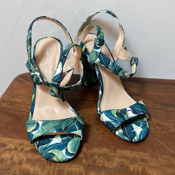 Qupid Green and Blue Heels with Wrap around Ankle Design - Picture 3 of 11